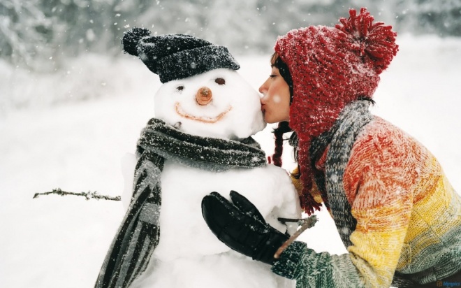 11068610-R3L8T8D-1000-girl-kissing-snowman-hd-wallpapers-definition-quality